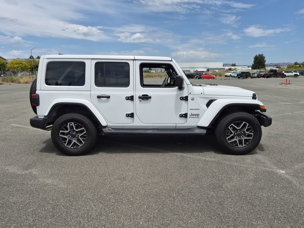 Used 2024 Jeep Wrangler Unlimited Sahara w/ Technology Group AWD/4WD image 2