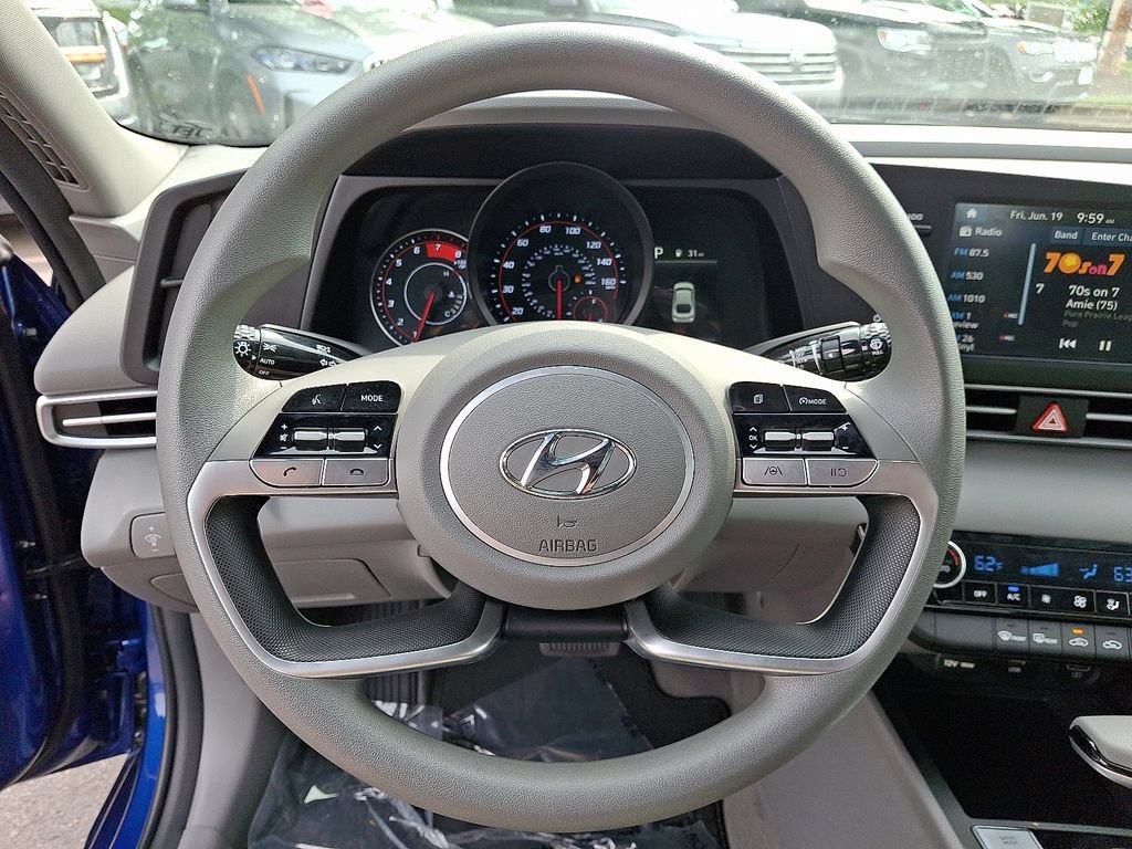 Used 2023 Hyundai Elantra SEL FWD image 18
