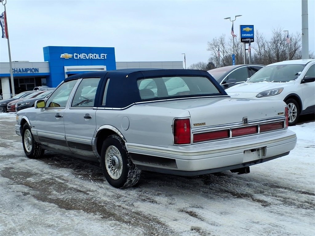 Used 1995 Lincoln Town Car Executive image 6