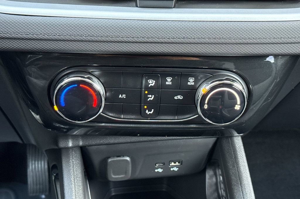 Used 2024 Chevrolet TrailBlazer LT image 30