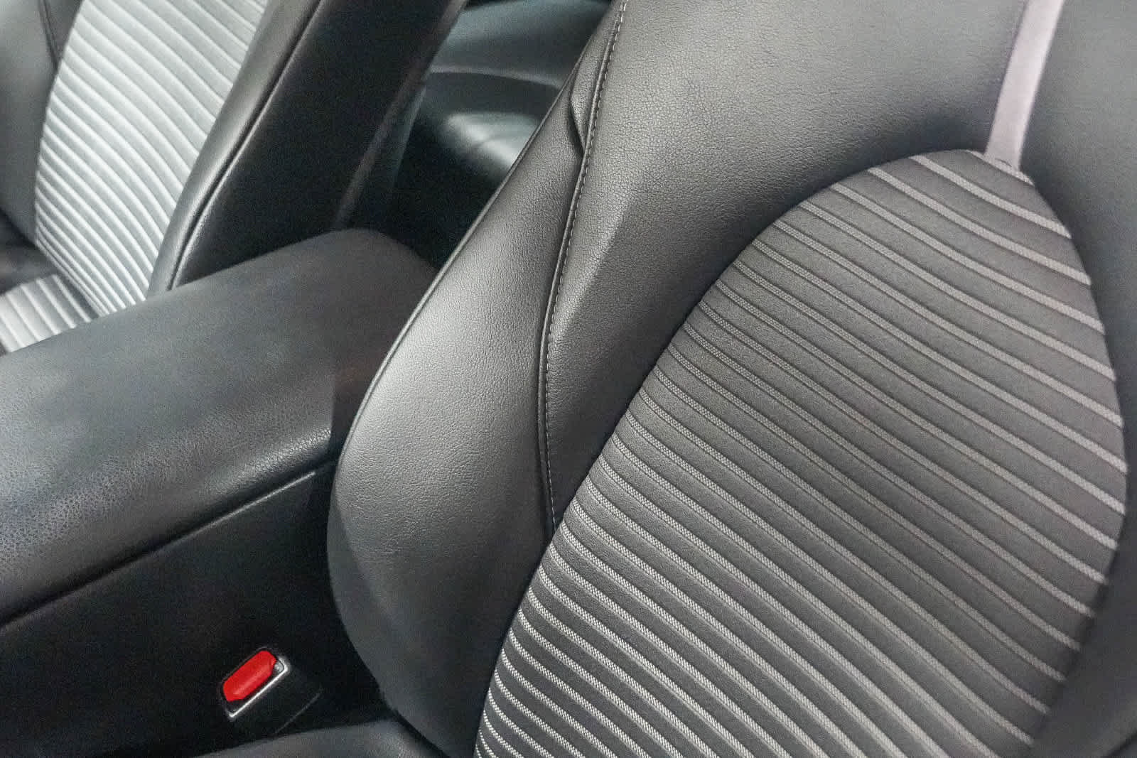 Certified 2019 Toyota Camry SE w/ Carpet Mat Package FWD image 26