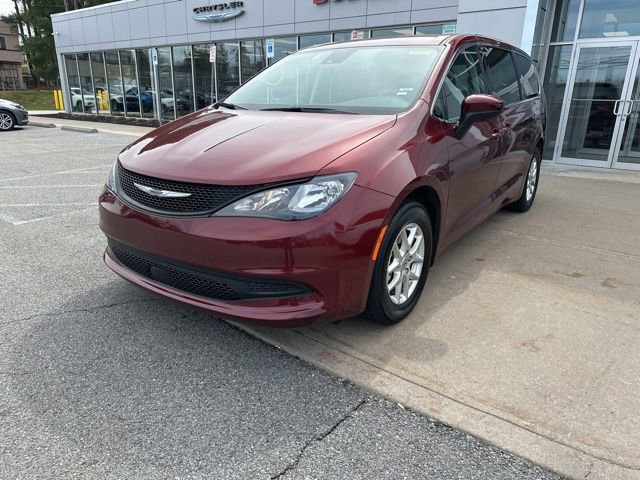 Certified 2023 Chrysler Voyager LX image 2