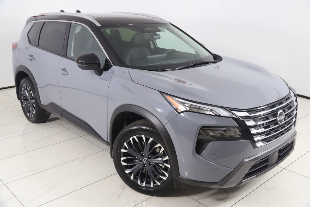 Used 2025 Nissan Rogue SL w/ Tech Package FWD image 19