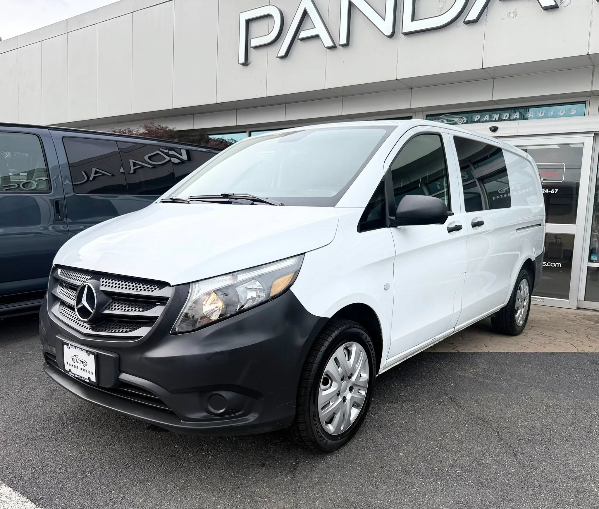 Used 2017 Mercedes-Benz Metris image 3