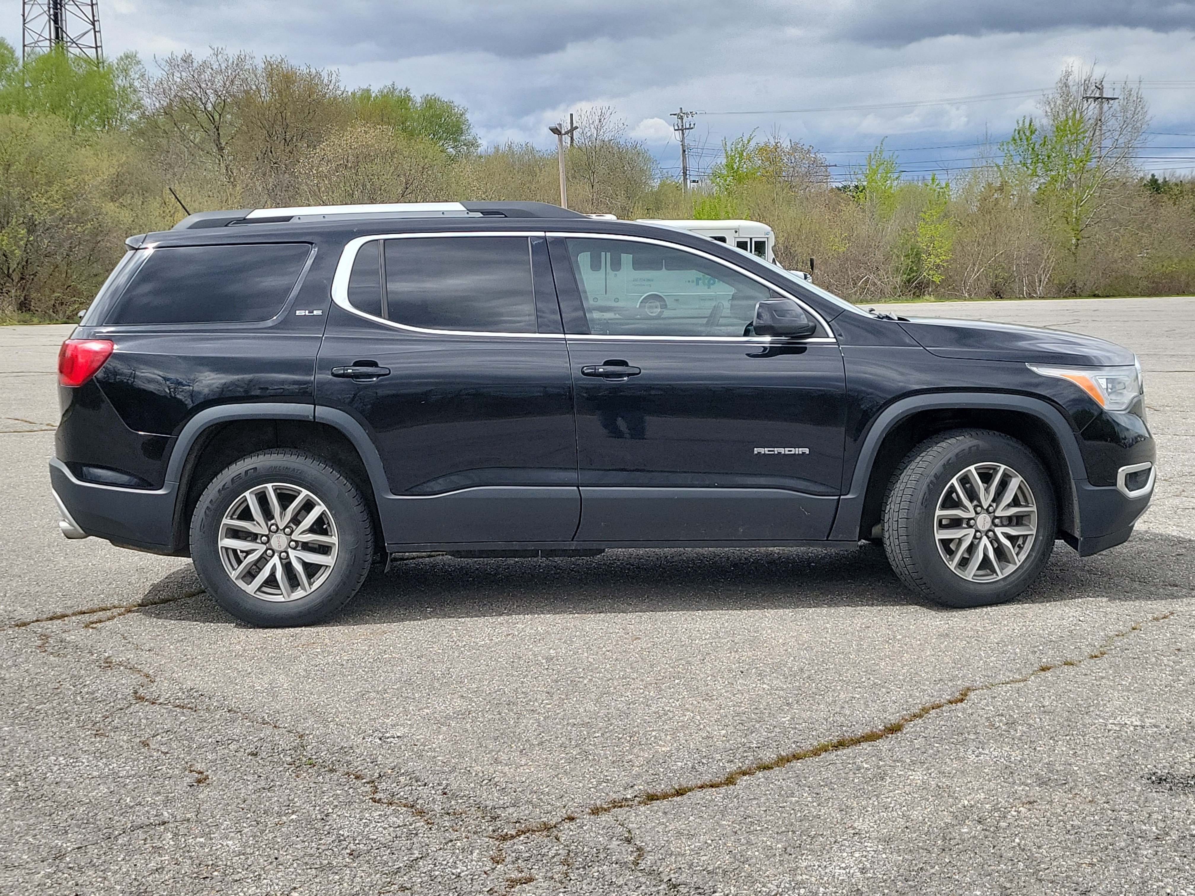 Used 2017 GMC Acadia SLE w/ Driver Alert Package I AWD/4WD image 4