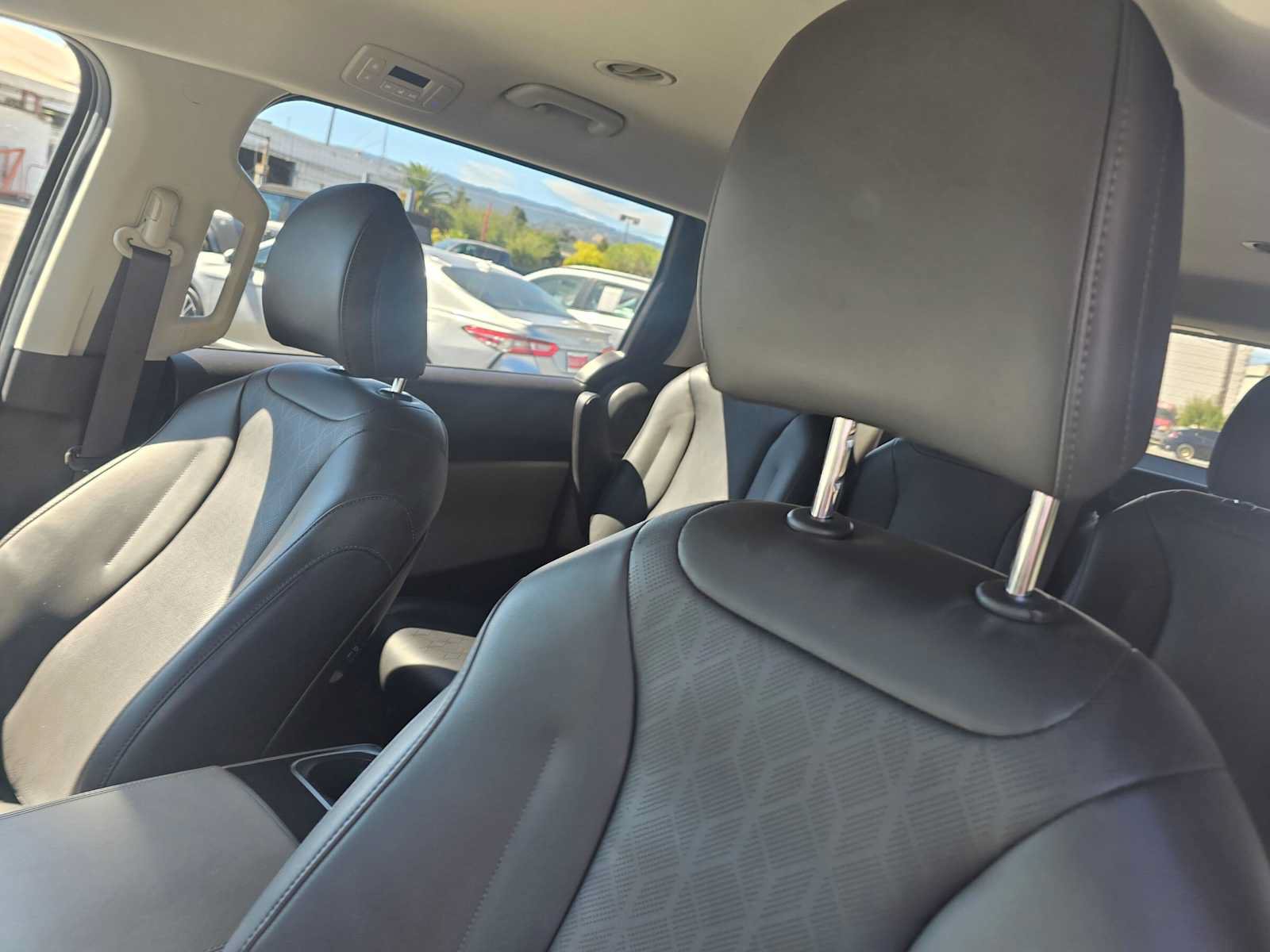 Used 2026 Kia Carnival LXS FWD image 23