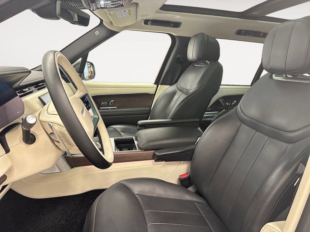 Used 2024 Land Rover Range Rover Long Wheelbase SE AWD/4WD image 9