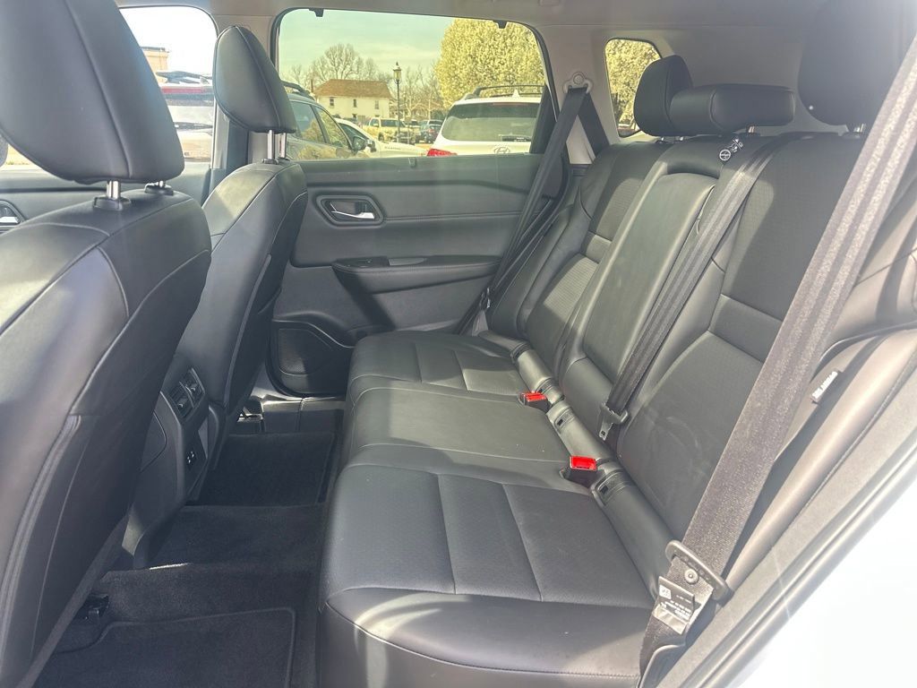 Used 2024 Nissan Rogue SV w/ SV Premium Package image 25