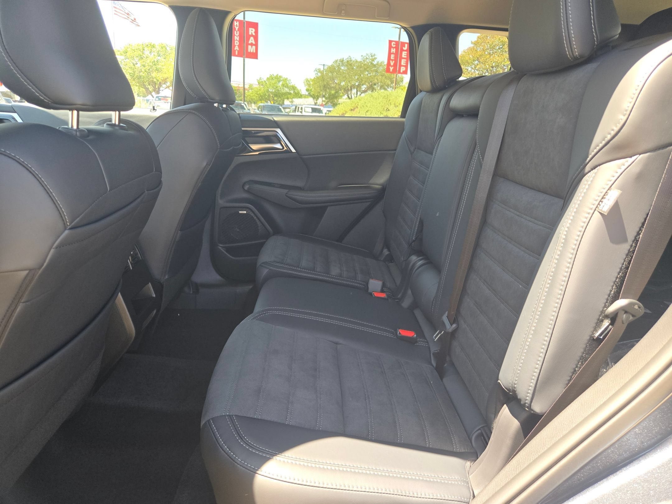 New 2026 Mitsubishi Outlander SE FWD image 12