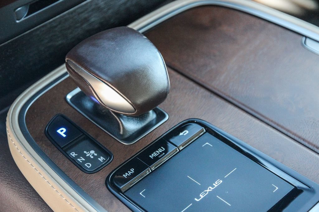 Used 2020 Lexus LS 500 w/ Accessory Package (Z1) RWD image 20