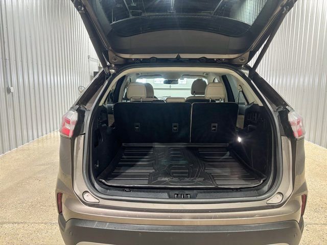 Used 2019 Ford Edge Titanium w/ Cold Weather Package image 5