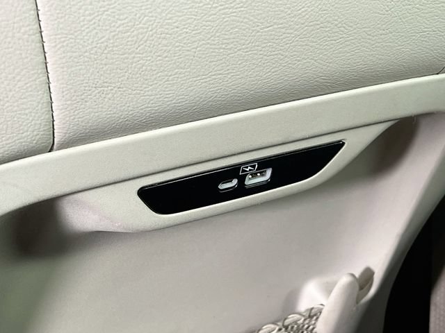 Used 2021 Chrysler Pacifica Touring-L FWD image 36