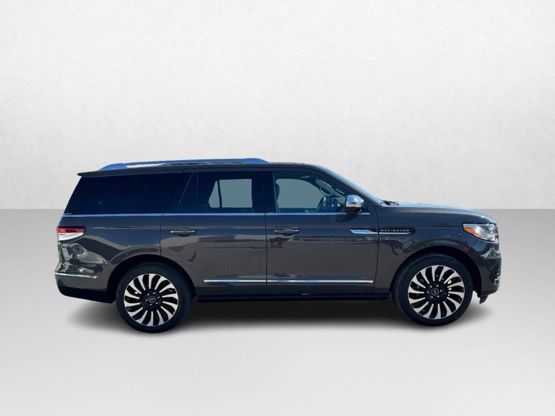 Used 2022 Lincoln Navigator Black Label image 4