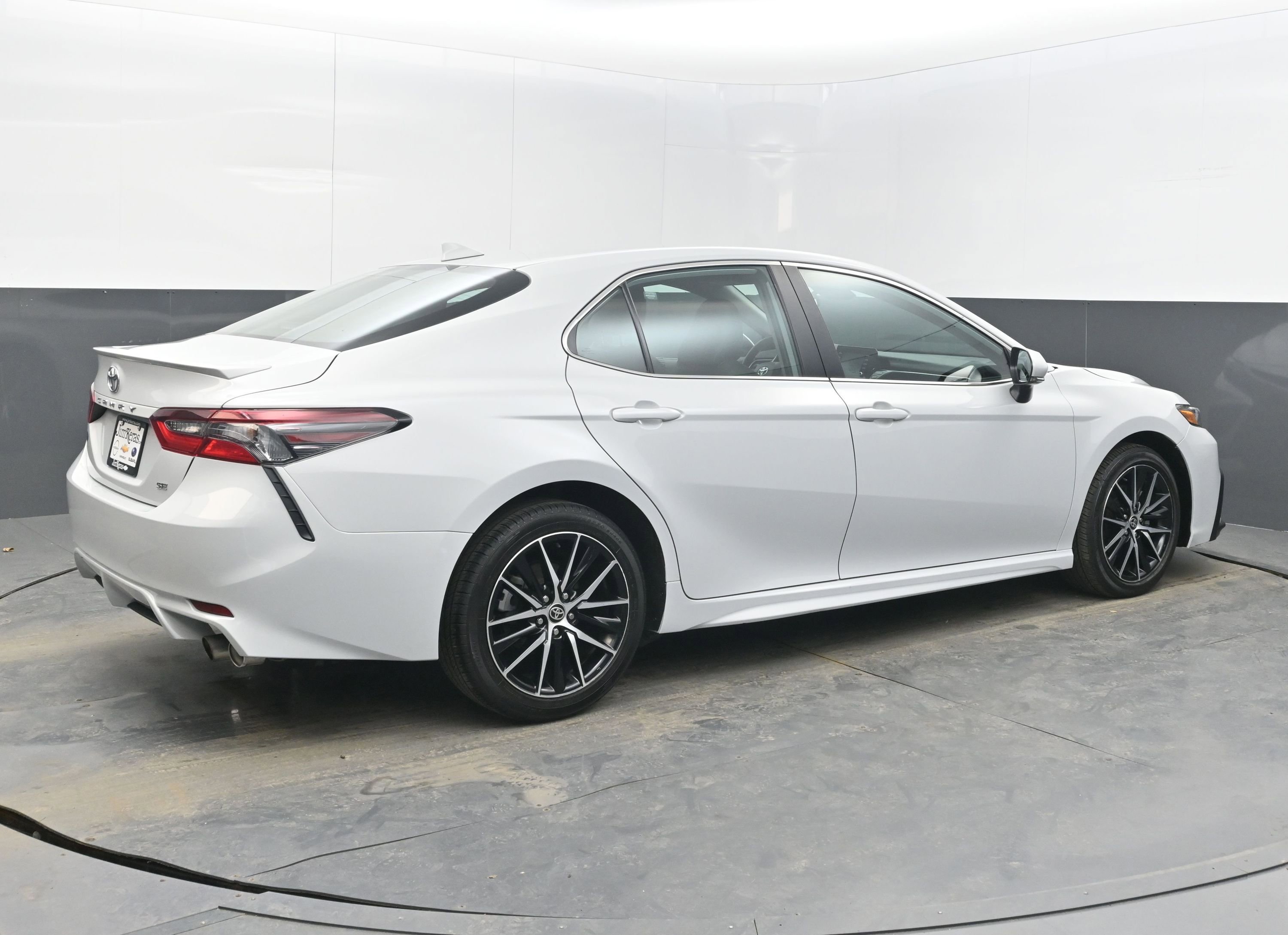 Used 2024 Toyota Camry SE image 9