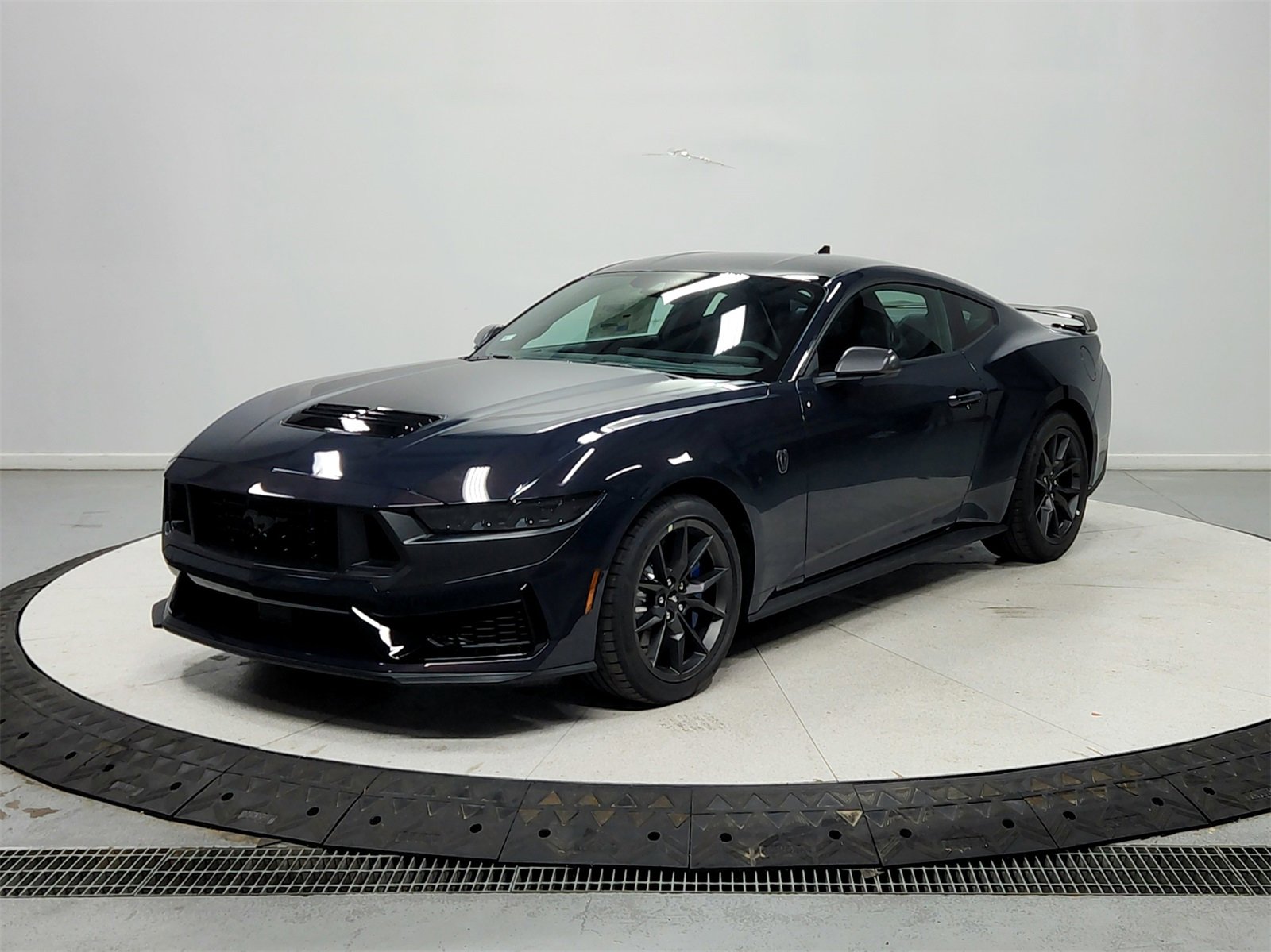 New 2025 Ford Mustang Dark Horse image 3