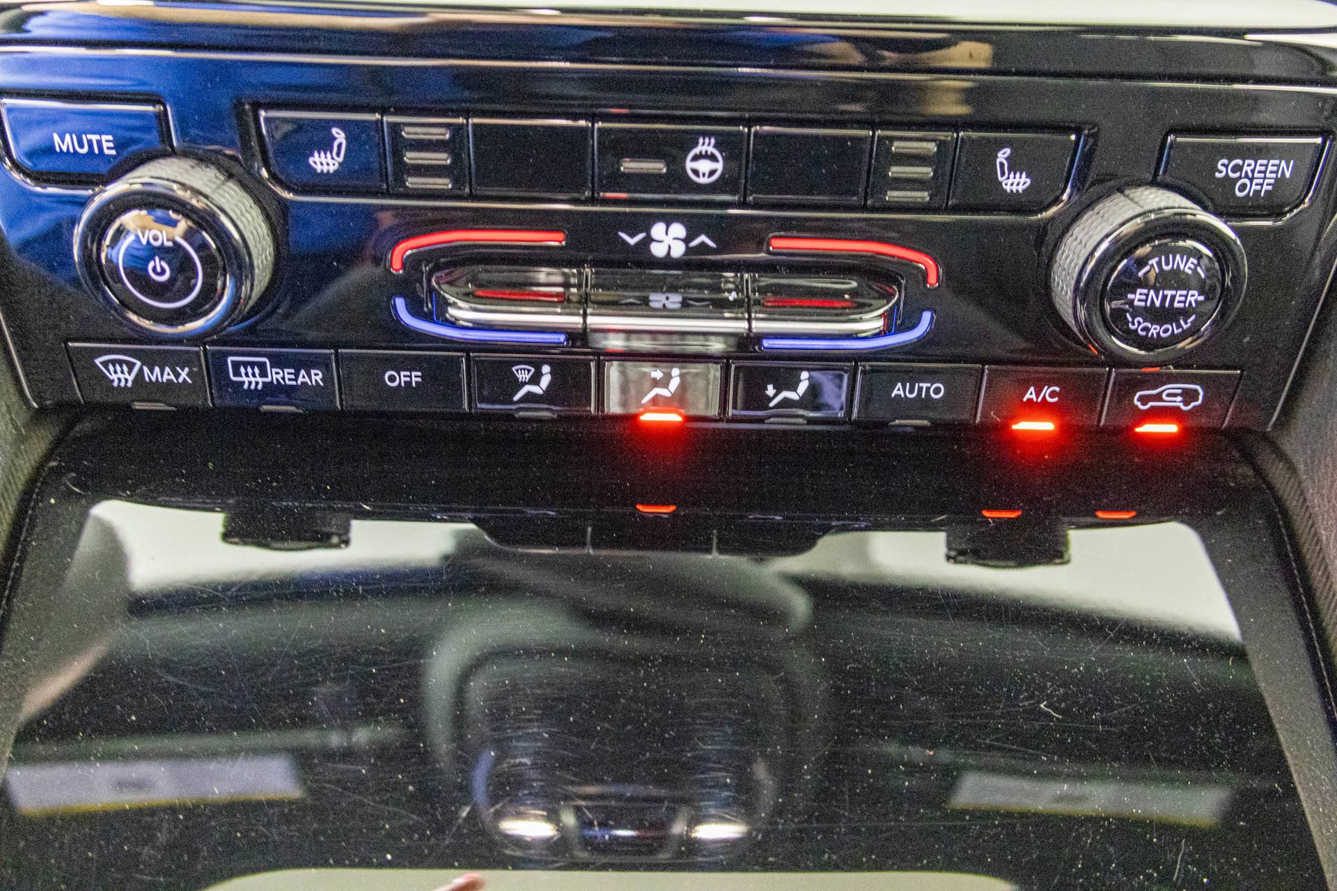 Used 2024 Jeep Grand Cherokee L Laredo w/ Luxury Tech Group I image 26