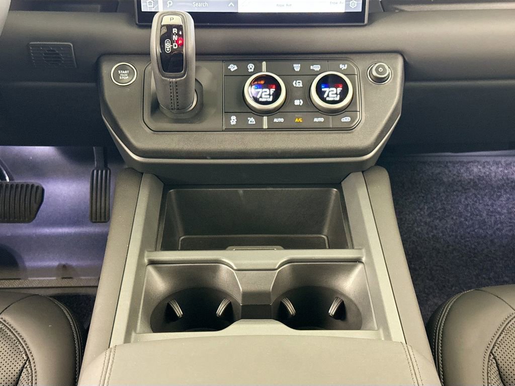 Used 2025 Land Rover Defender 110 X-Dynamic SE image 12