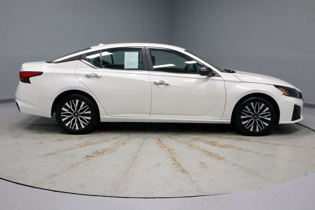 Certified 2025 Nissan Altima 2.5 SV image 11
