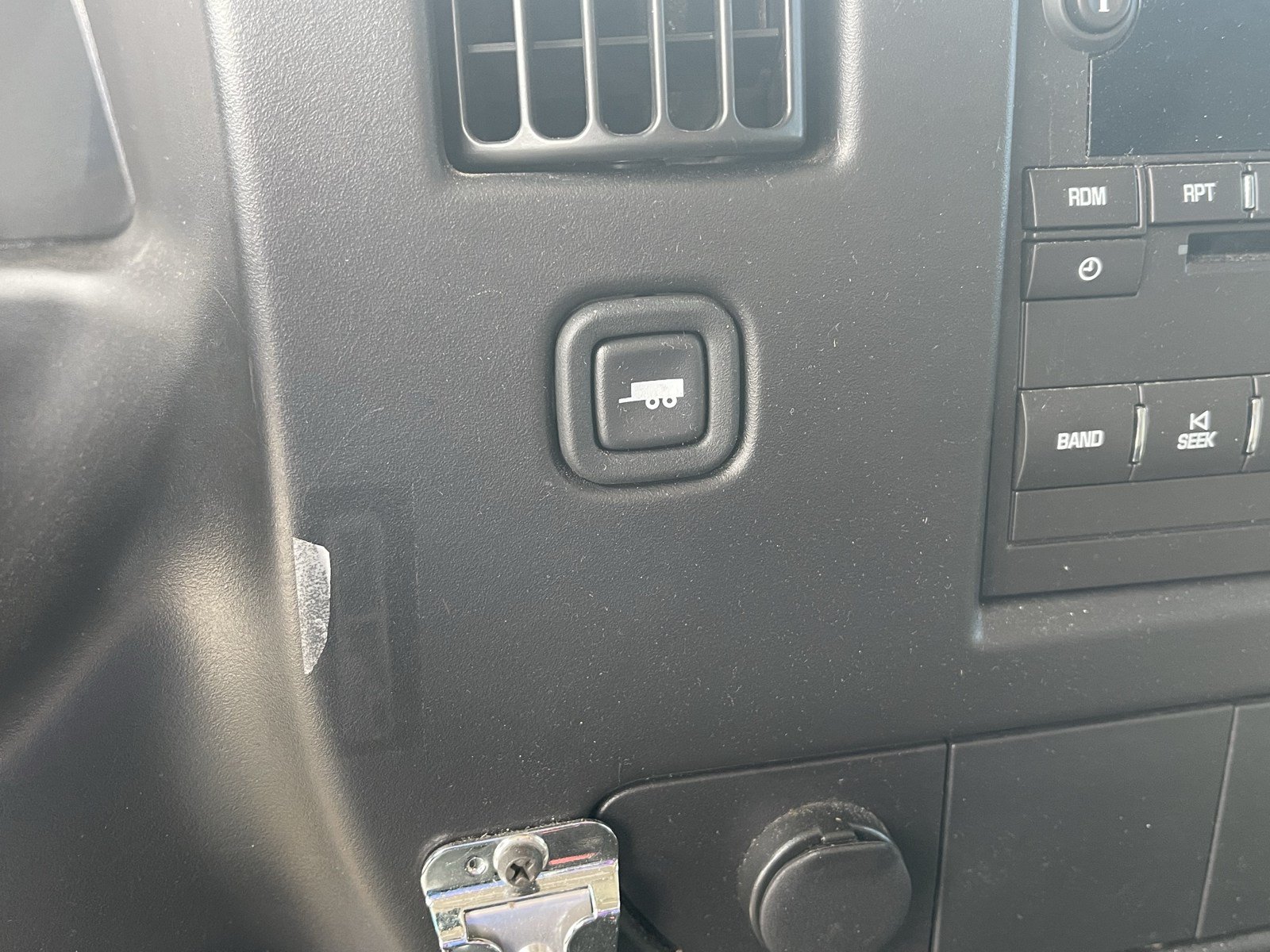 Used 2010 Chevrolet Express 1500 RWD image 21