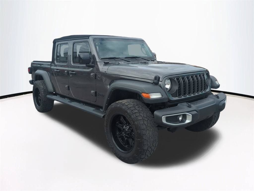 Used 2024 Jeep Gladiator Sport AWD/4WD image 2