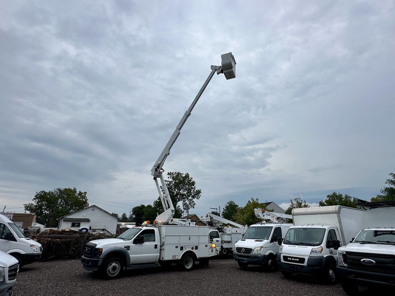 Used 2009 Ford F550 2WD Regular Cab Super Duty image 2