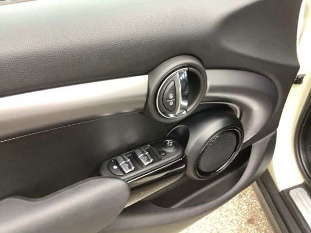 Used 2023 MINI Cooper 4-Door Hardtop image 17