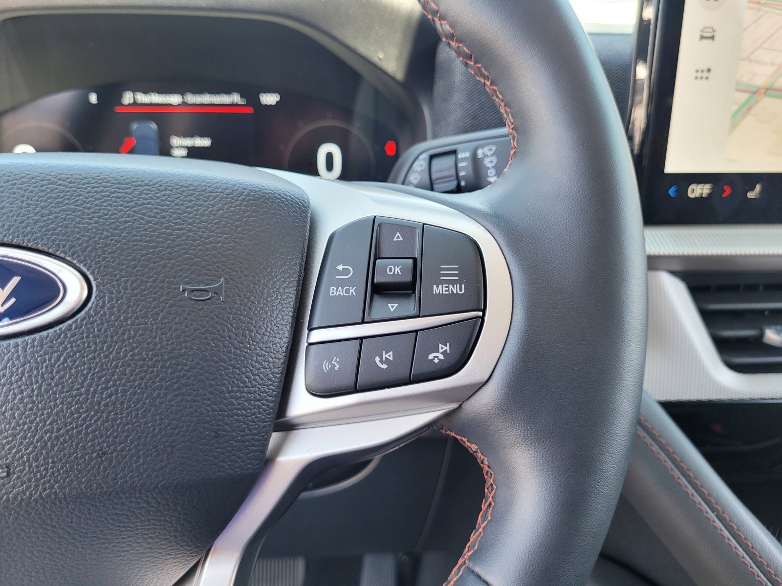 Used 2025 Ford Explorer Active RWD image 24