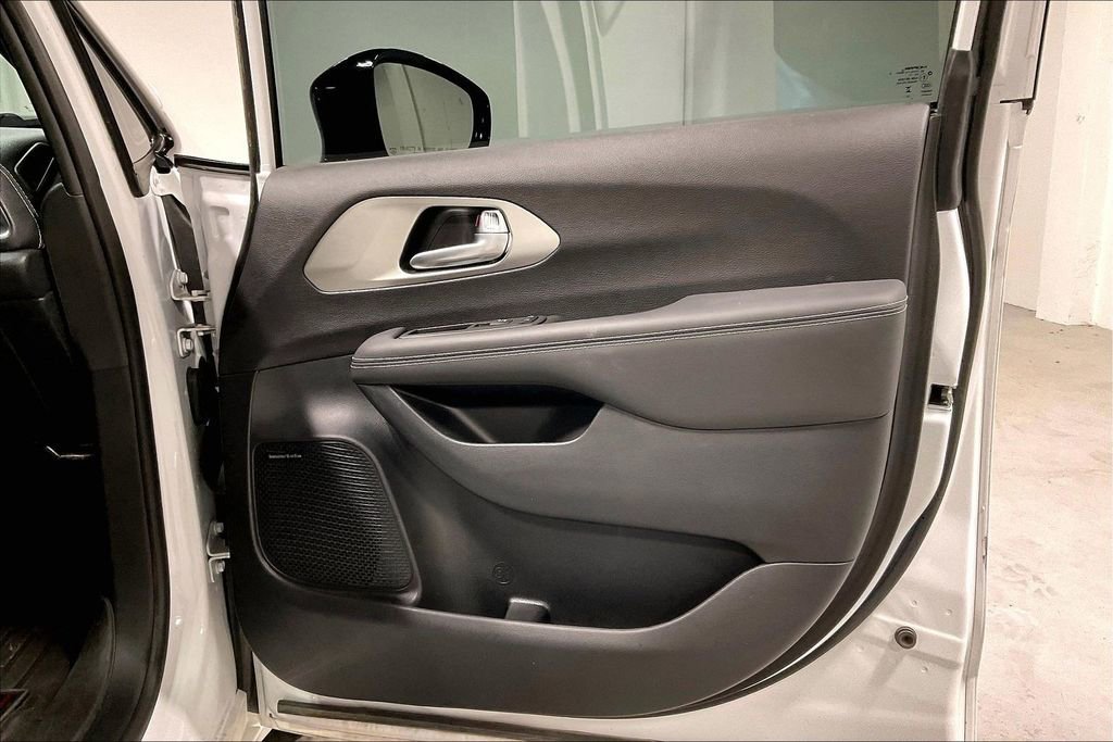 Used 2024 Chrysler Pacifica Limited w/ Uconnect Theater Family Group AWD/4WD image 22