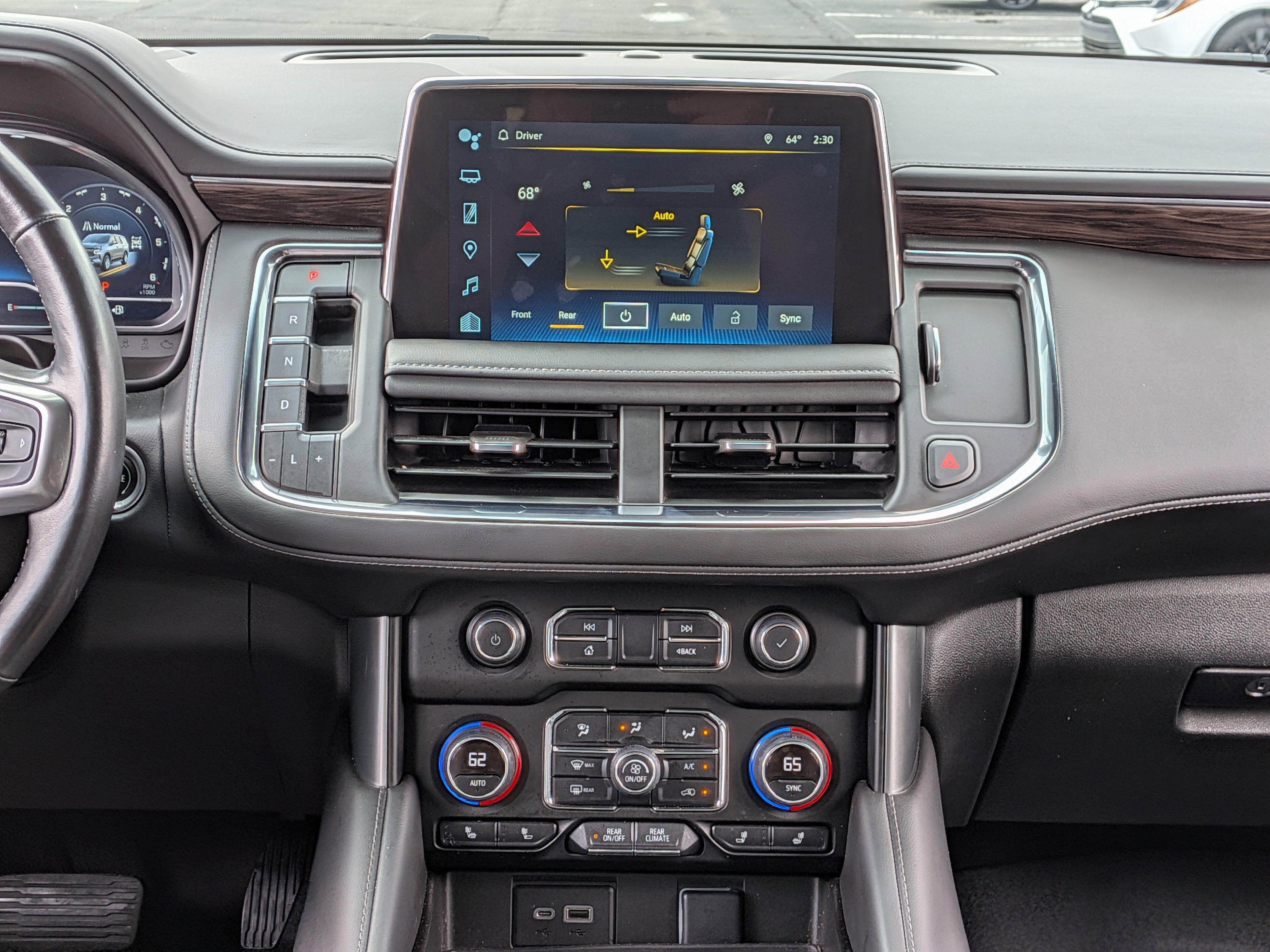 Used 2022 Chevrolet Tahoe LT w/ Luxury Package AWD/4WD image 32