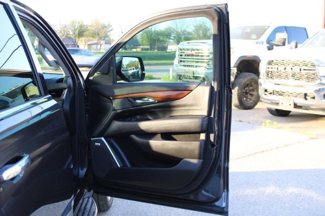 Used 2016 Cadillac Escalade Luxury RWD image 44