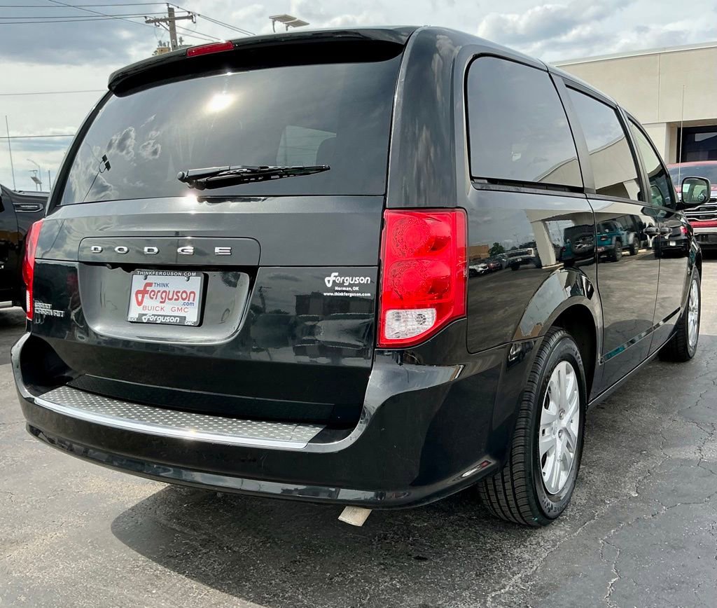 Used 2018 Dodge Grand Caravan SE w/ UConnect Hands-Free Group FWD image 18