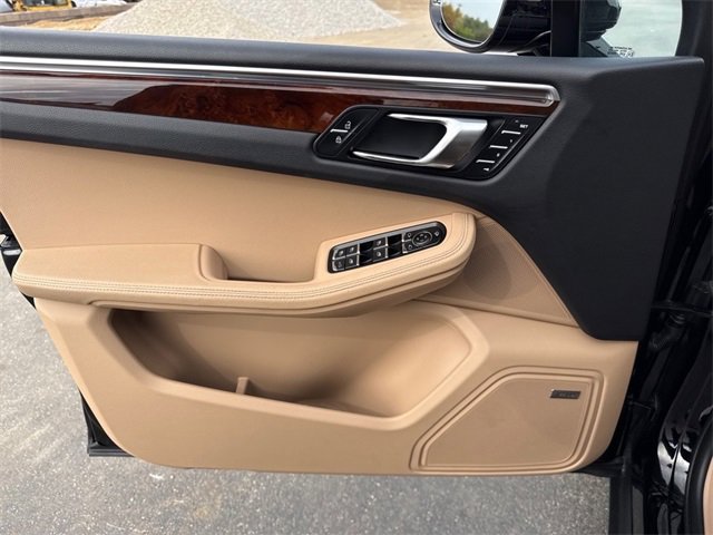 Used 2023 Porsche Macan Turbo image 13