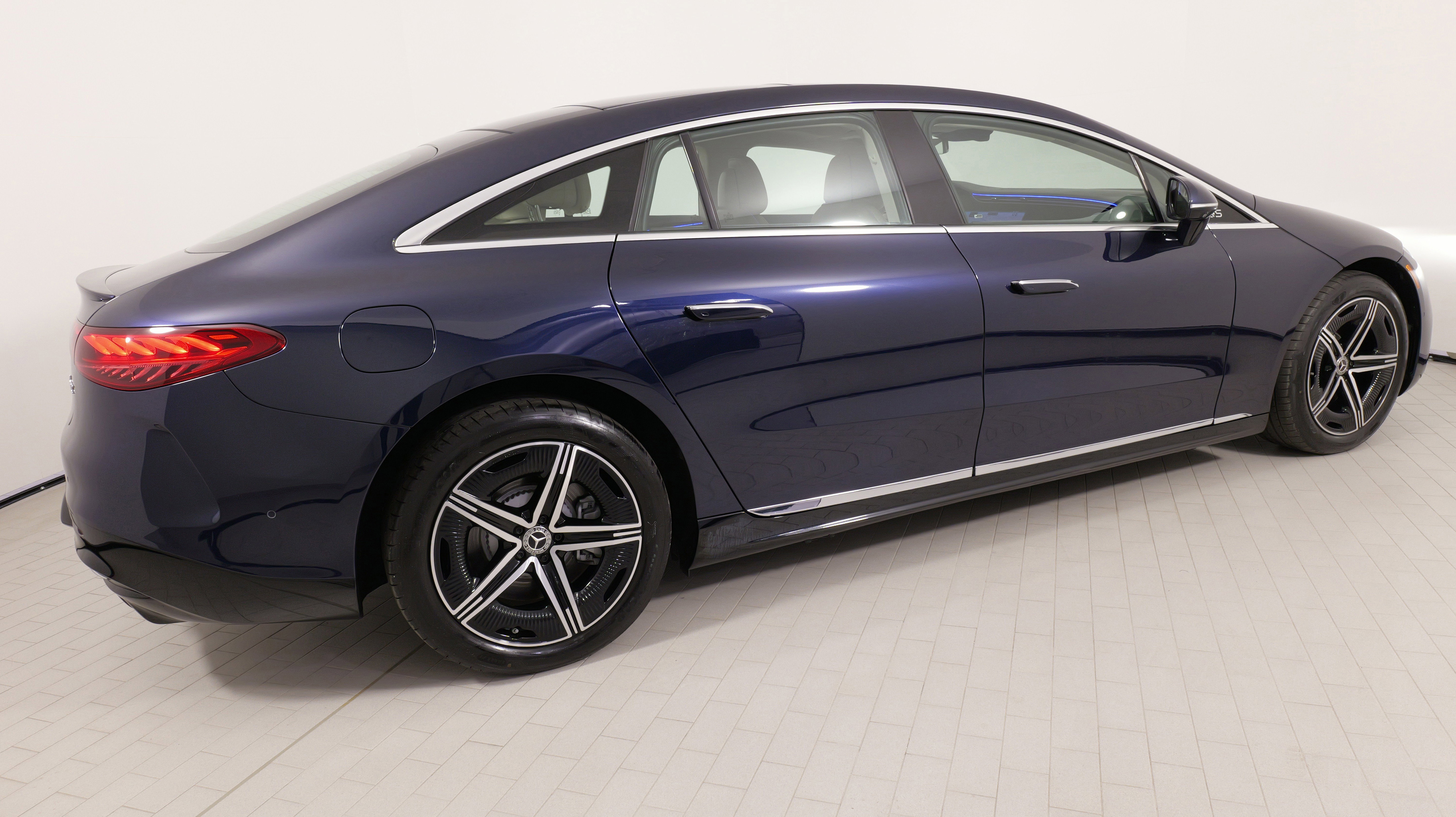 Used 2023 Mercedes-Benz EQS 580 4MATIC Sedan image 13
