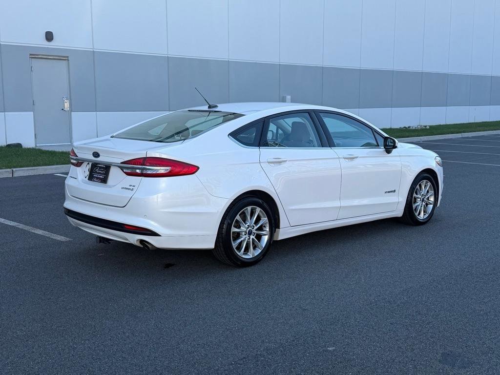 Used 2017 Ford Fusion SE image 5