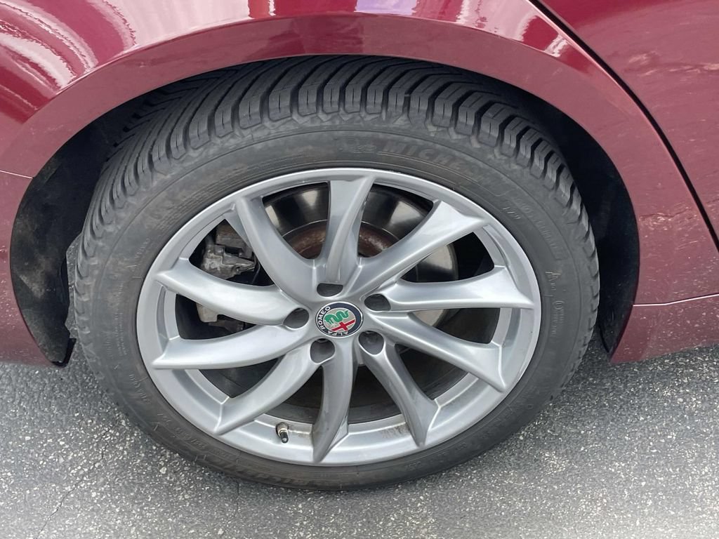Used 2017 Alfa Romeo Giulia AWD image 10