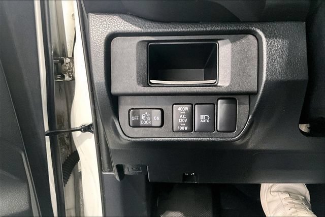 Used 2018 Toyota Tacoma TRD Sport AWD/4WD image 22