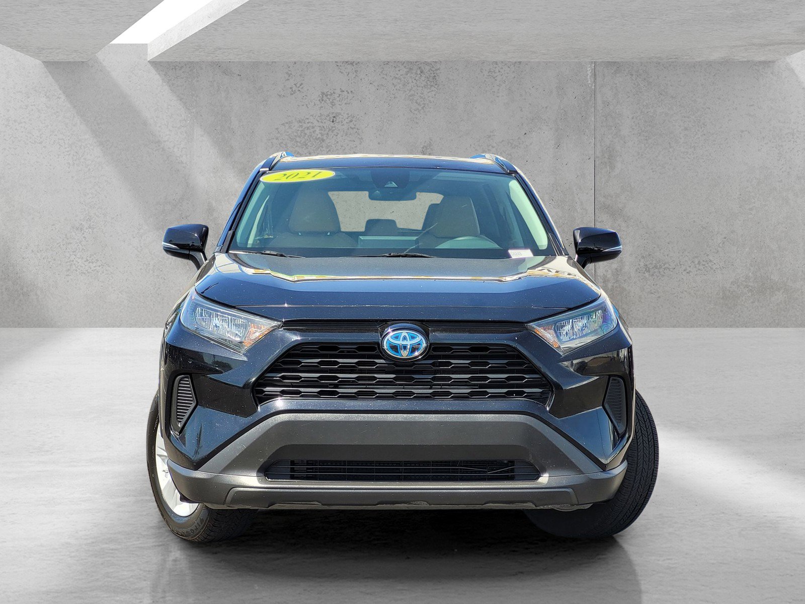 Used 2021 Toyota RAV4 LE image 2