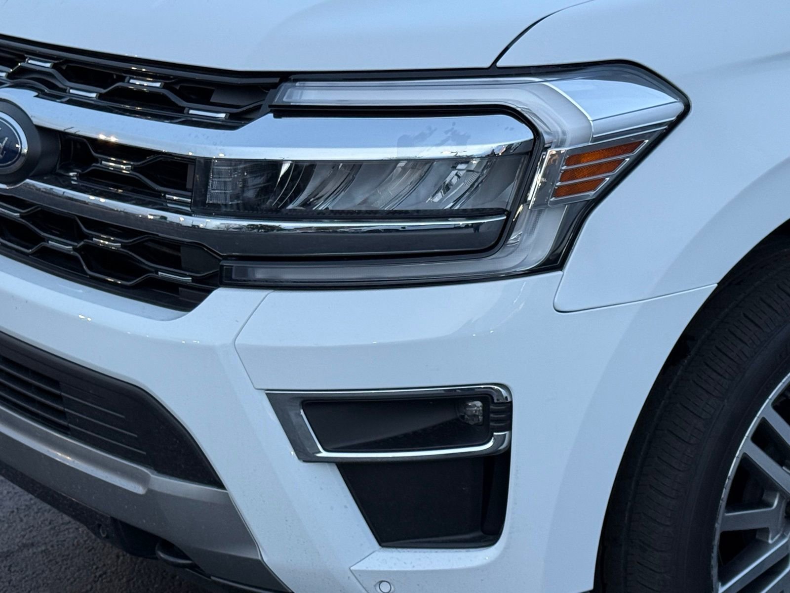 Used 2023 Ford Expedition Max Limited image 9