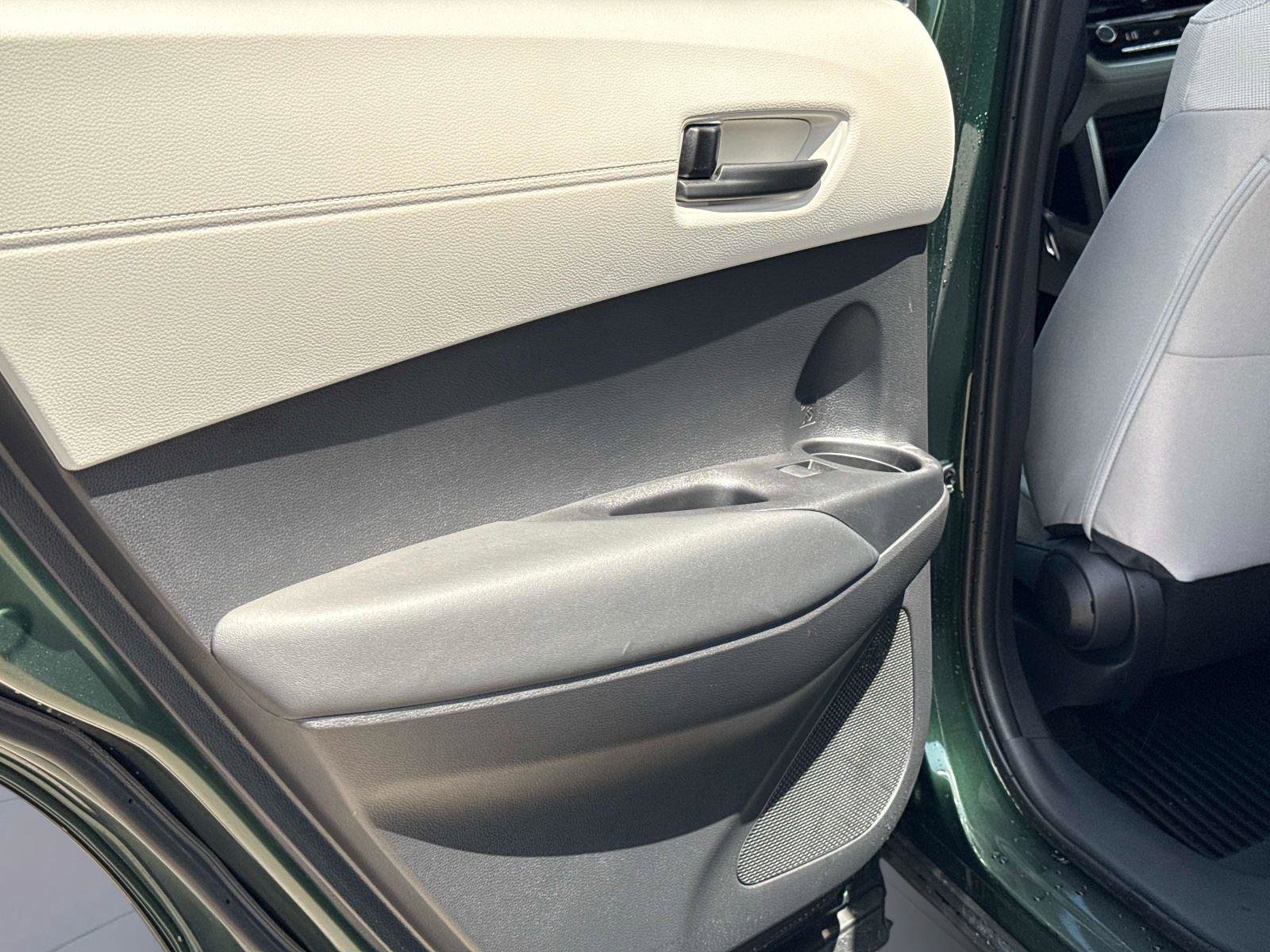 Used 2025 Toyota Corolla Cross LE image 11