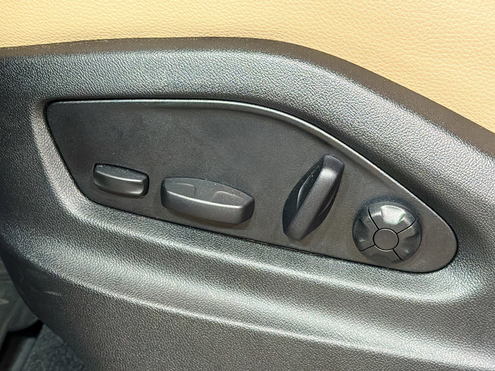 Certified 2025 Porsche Cayenne image 25