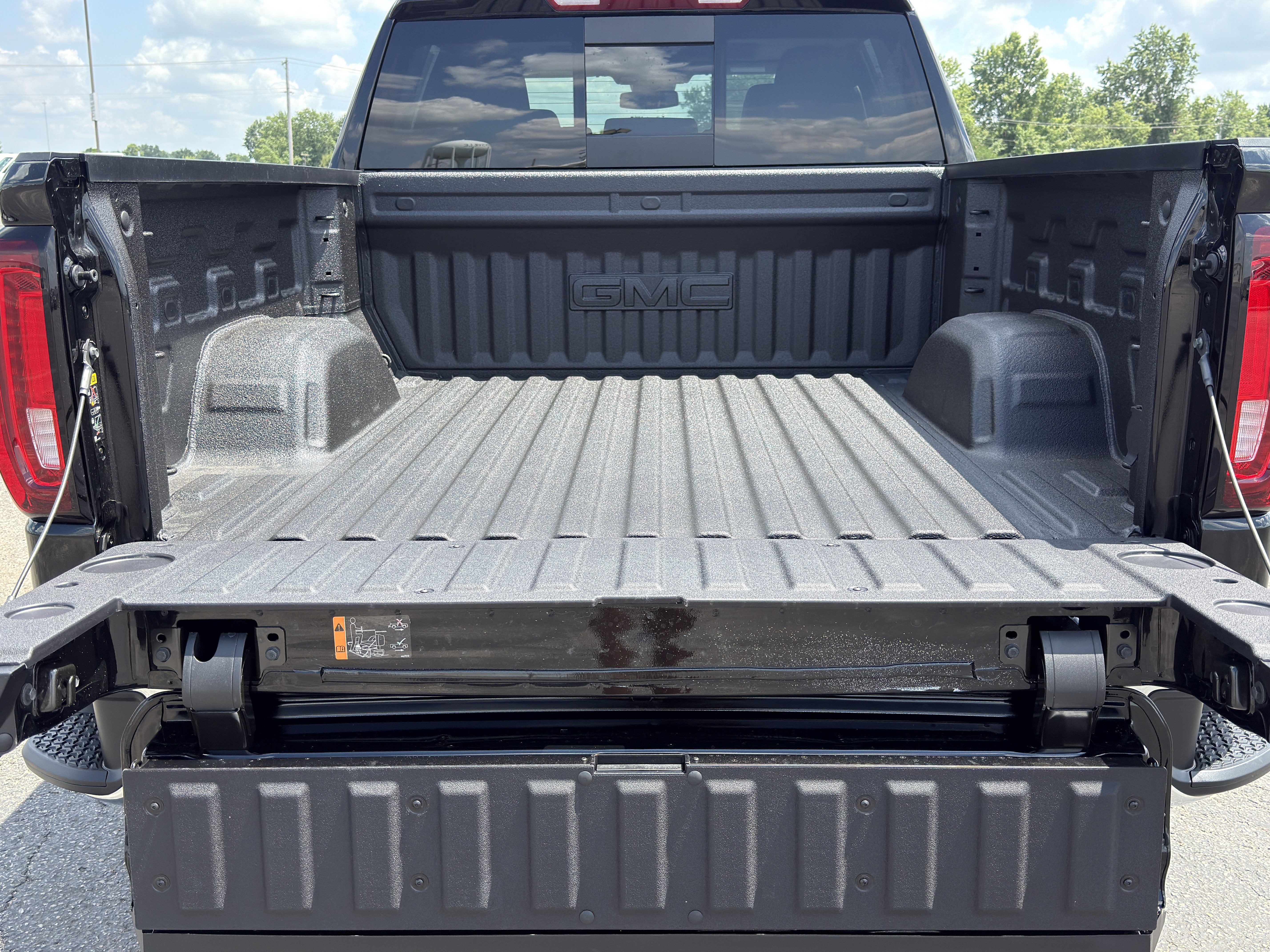 New 2026 GMC Sierra 1500 SLT w/ SLT Premium Plus Package AWD/4WD image 12
