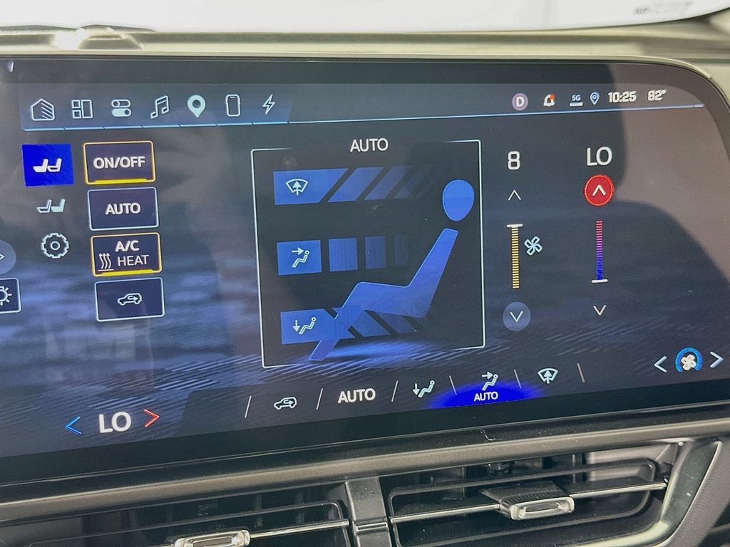 Used 2025 Chevrolet Equinox EV LT FWD image 26