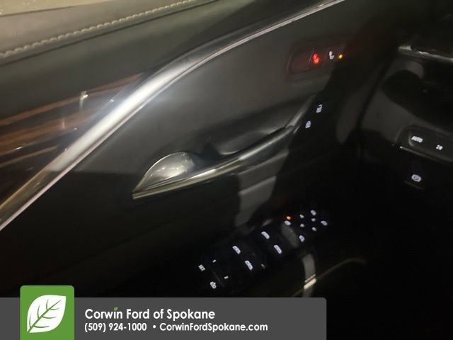 Used 2022 Cadillac Escalade ESV Luxury image 18