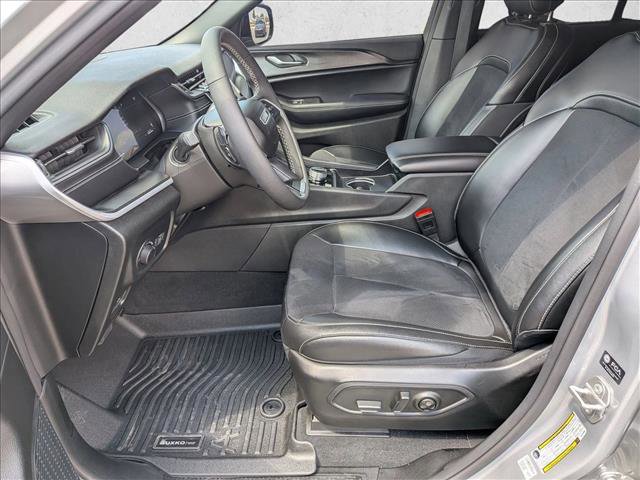 Used 2024 Jeep Grand Cherokee Altitude image 16