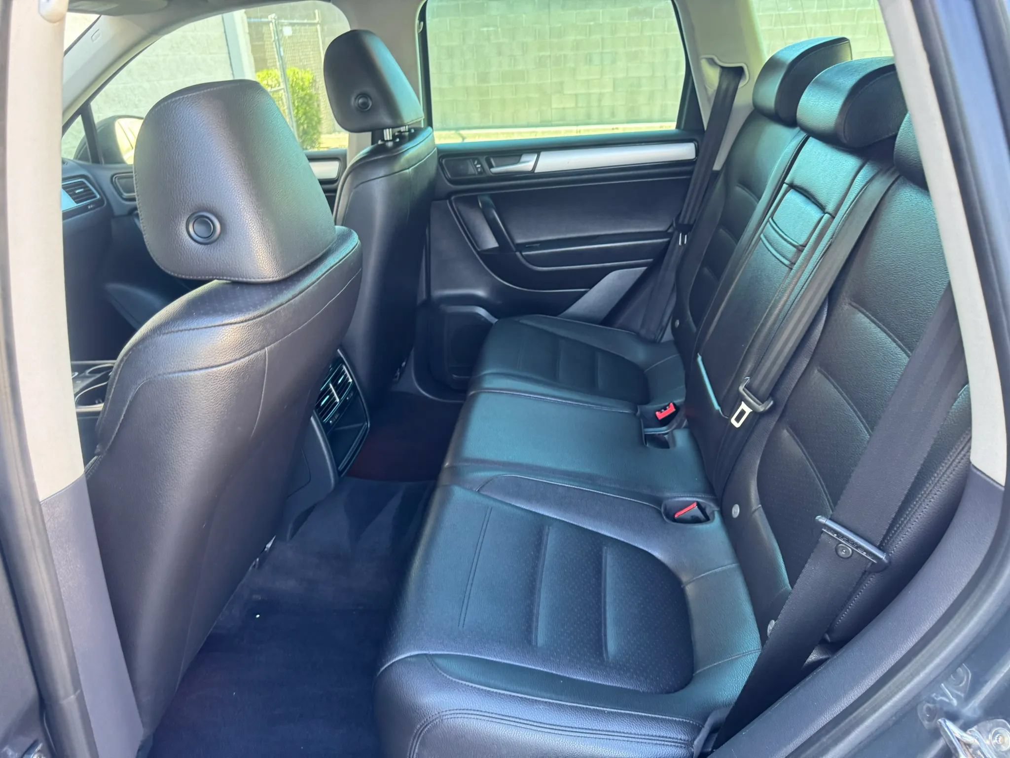 Used 2013 Volkswagen Touareg Sport AWD/4WD image 19