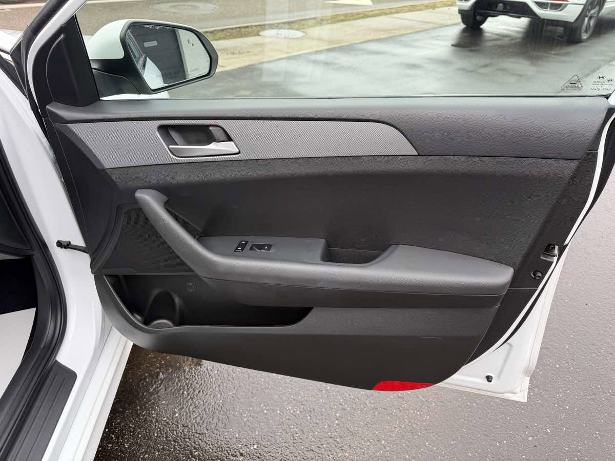 Used 2018 Hyundai Sonata SE w/ Cargo Package FWD image 18