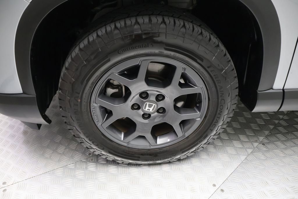 Used 2025 Honda Pilot TrailSport image 4