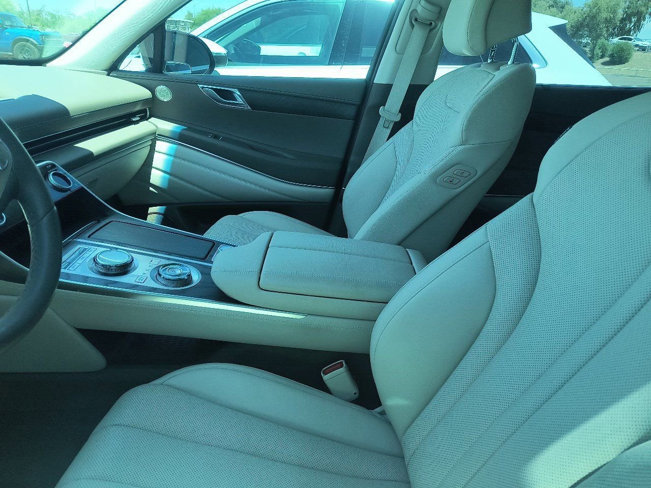 Used 2024 Genesis GV80 2.5T AWD/4WD image 3