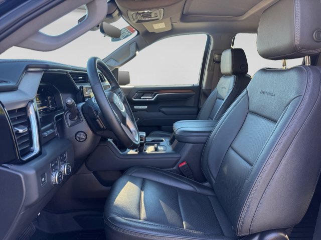Used 2025 GMC Sierra 1500 Denali w/ Technology Package AWD/4WD image 9