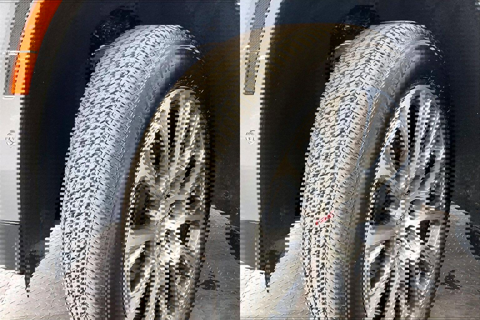 Used 2025 GMC Yukon Denali image 32